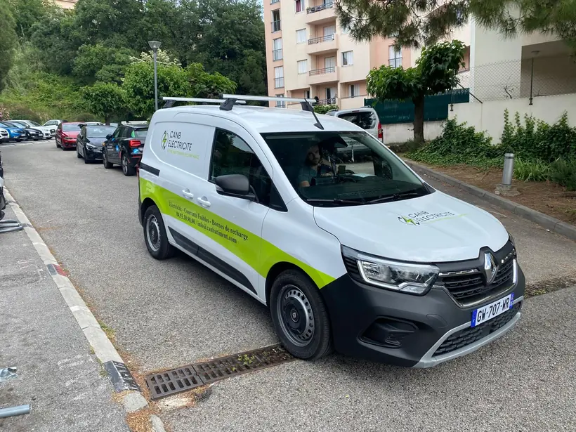 Utilitaire CanB Électricité en intervention à Nice