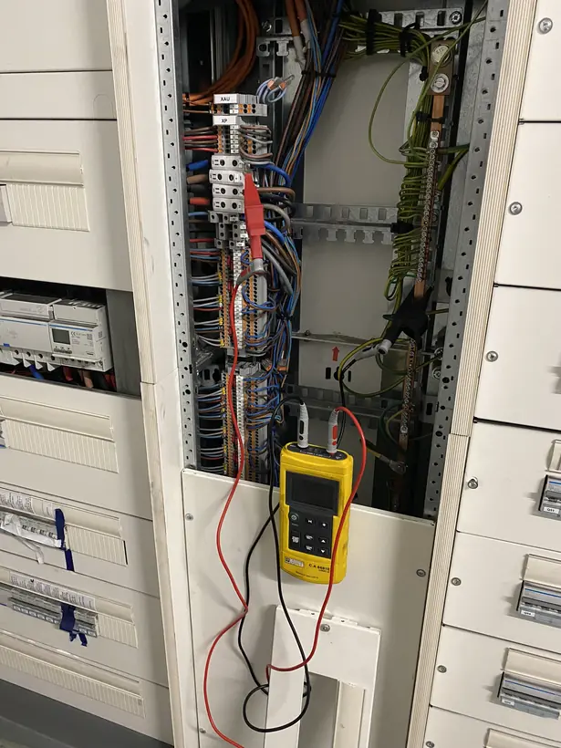 Mesures électriques sur un tableau après sinistre